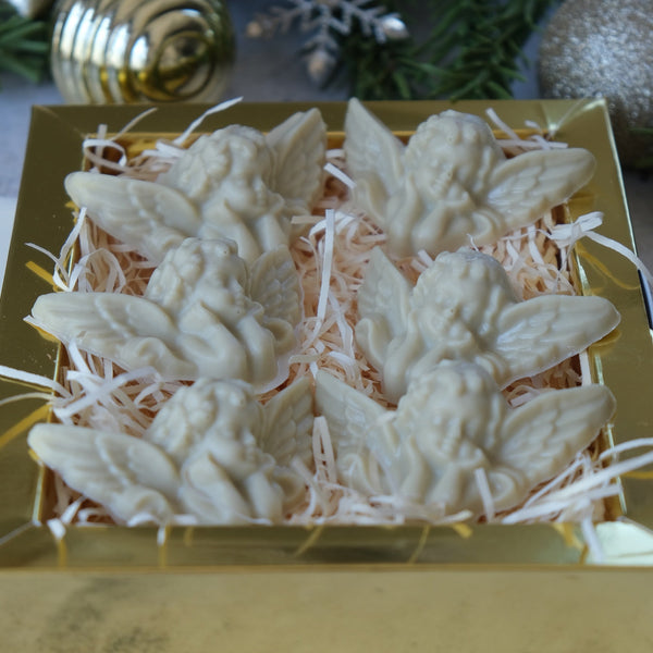 Decorative box with white chocolate Christmas cherubs.