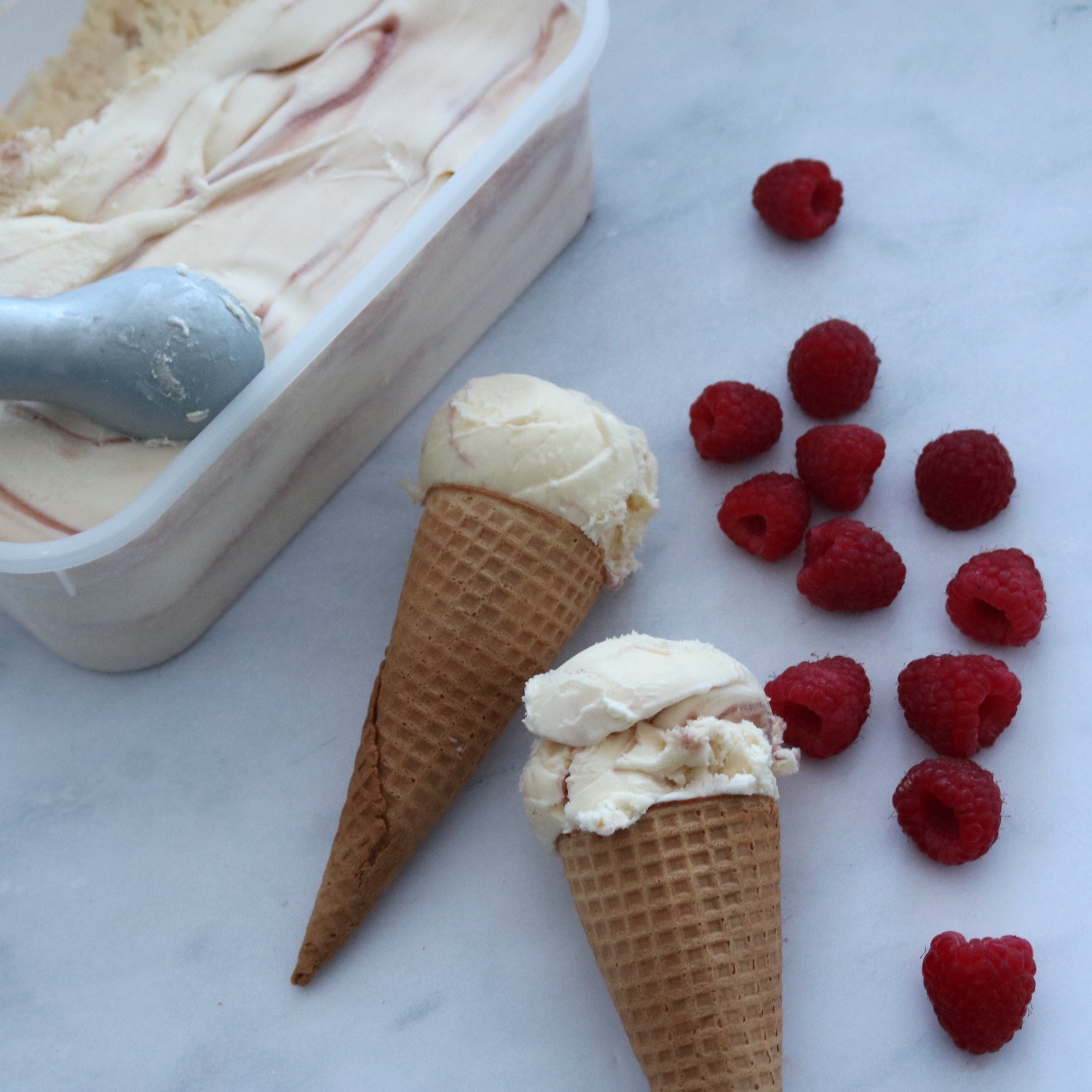 Raspberry Ripple Ice Cream – 2 Litre Tub – Salcombe Dairy